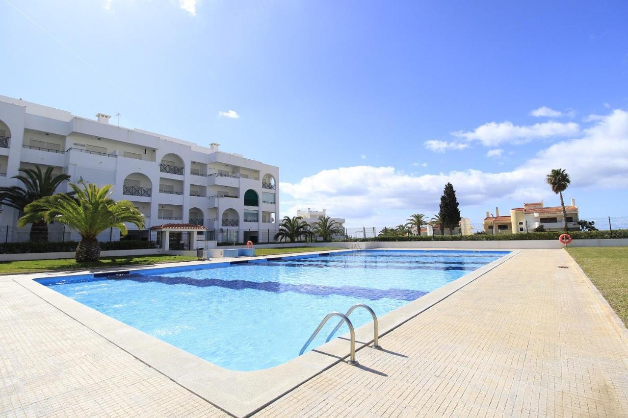 Armacao De Pera Brightness With Pool By Homing公寓 外观 照片
