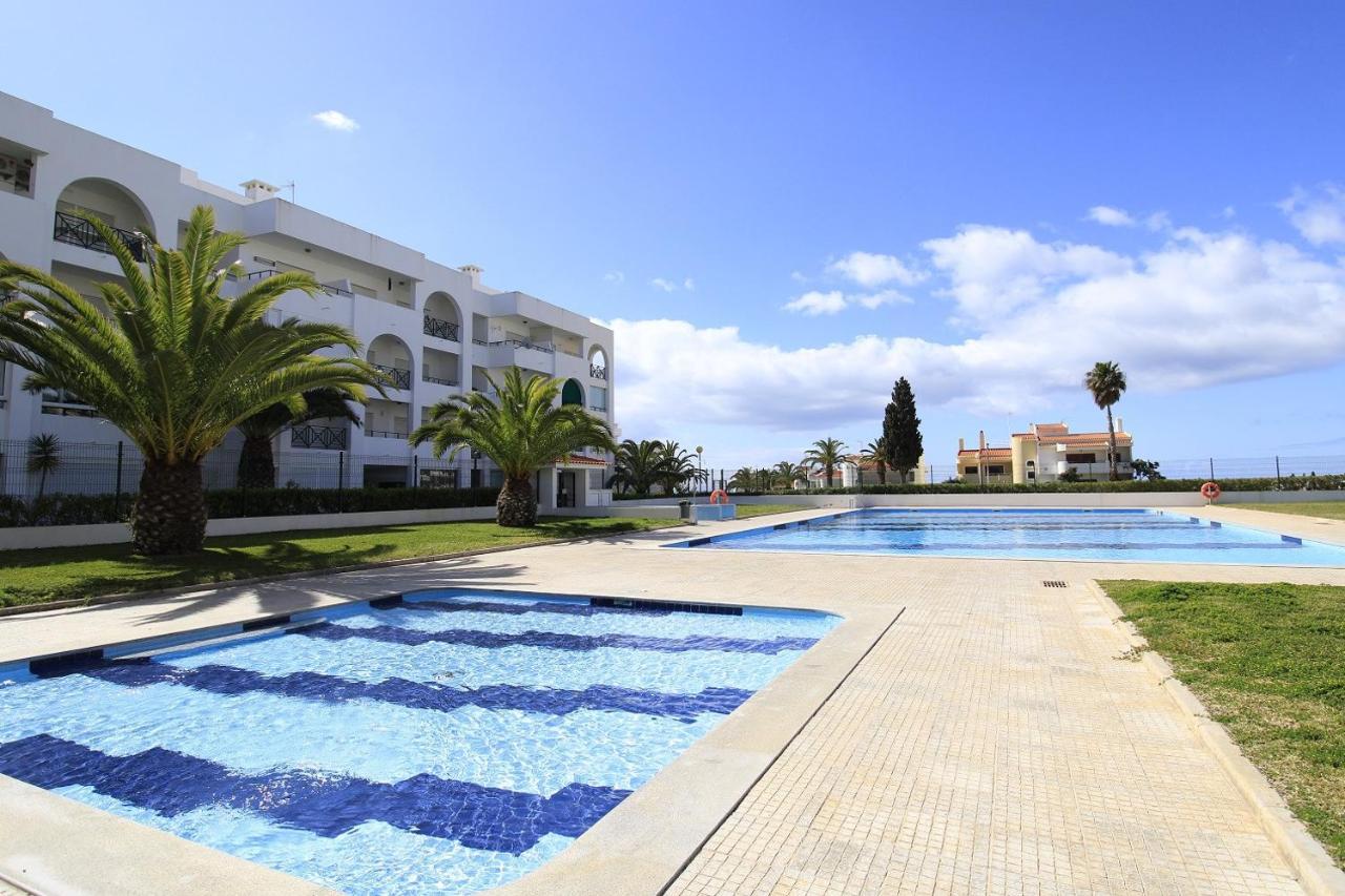 Armacao De Pera Brightness With Pool By Homing公寓 外观 照片